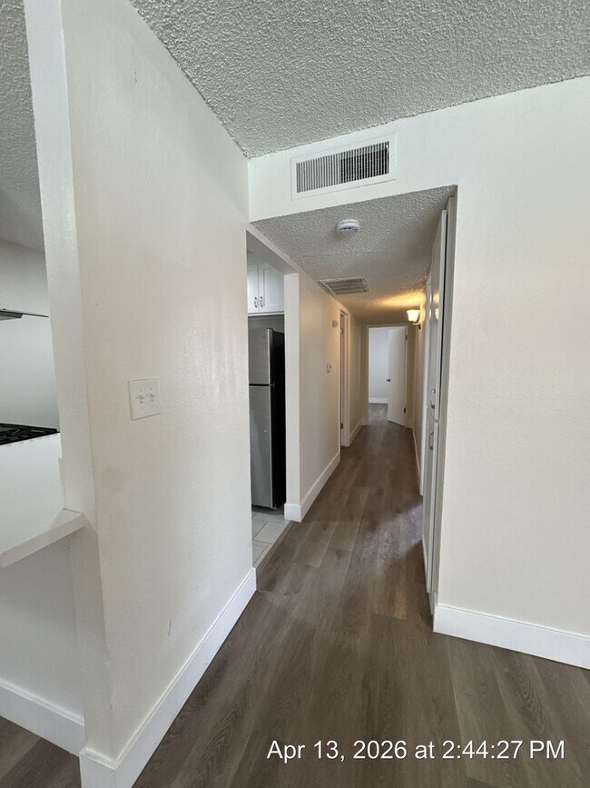 Building Photo - MOVE IN READY! 2 WEEKS OFF!! NO APP FEE! UPSTAIRS UNIT WITH BALCONY!