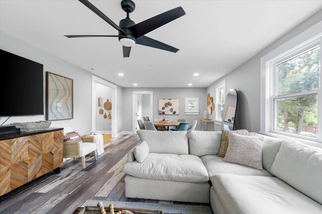 Building Photo - 420 E 6th Ave