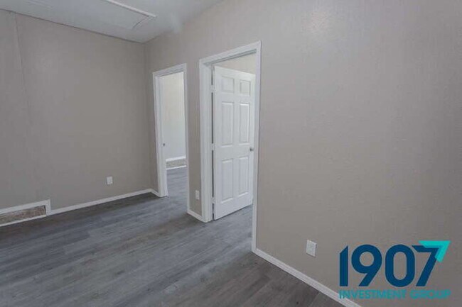 Building Photo - Spacious 5-Bedroom Home in Moore with Rece...