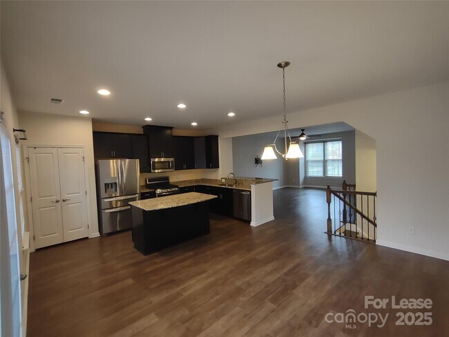 Building Photo - 4068 Zilker Park Dr