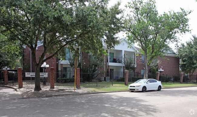 Building Photo - Savannah Place