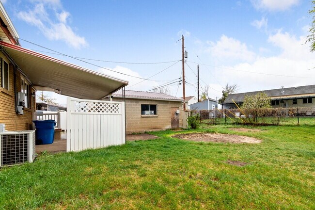 Building Photo - This charming, 4 bedroom 2 bath updated bungalow in the heart of Ogden for $2150 a month