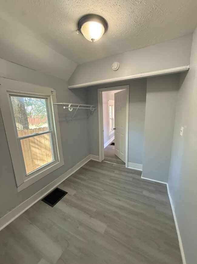 Building Photo - SECTION 8 and EDEN Accepted!! Newly Renovated 2 Br Home!