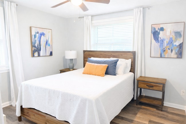 Building Photo - 1905 E Hatton St