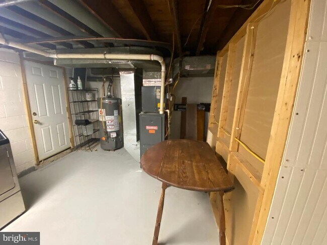 Building Photo - 404 New Rd