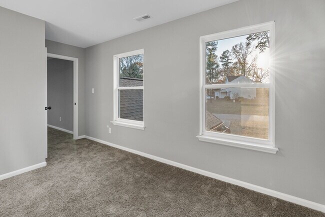 Building Photo - 1917 Grove Point Ct