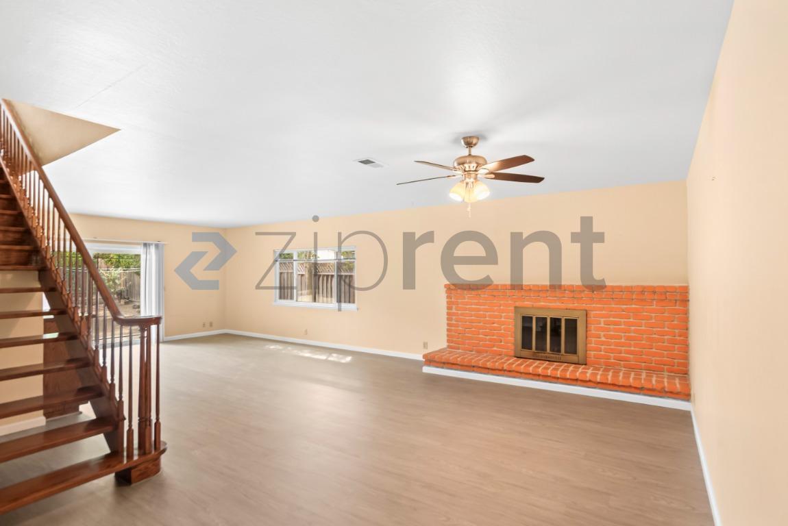 Building Photo - Unit