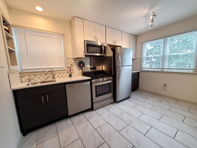 Building Photo - 59 Carlton Ave