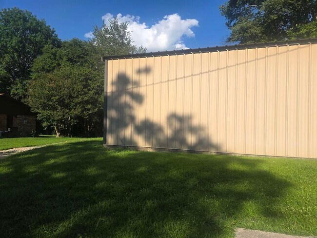 Building Photo - 414 Cole Dr