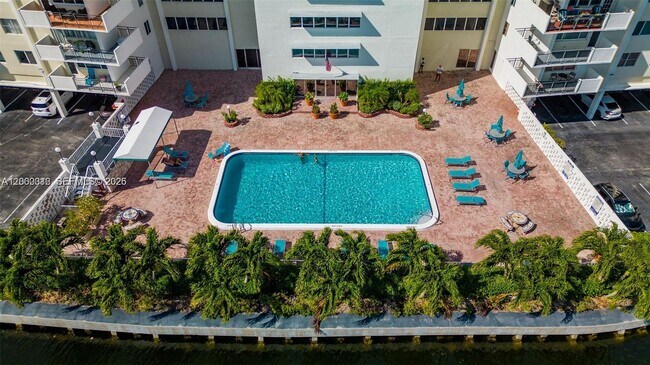 Building Photo - 401 Golden Isles Dr