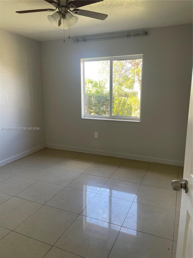 Building Photo - 5501 SW 18th St