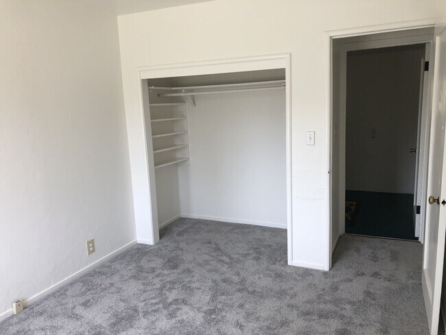 Building Photo - 402 Dufour St