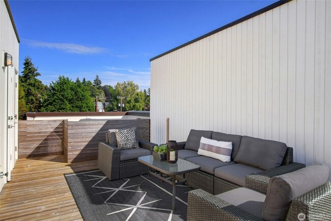 Building Photo - 2Bd/2Ba Seattle Townhouse