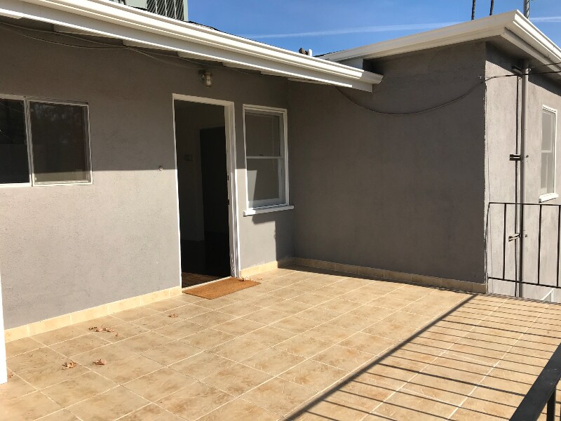 Building Photo - 13744 Burbank Blvd