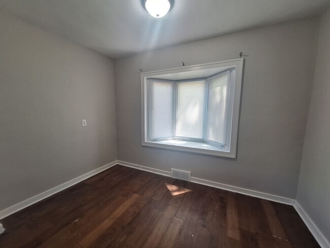 Building Photo - Come see your next home!!  3 bed, 2 bath i...