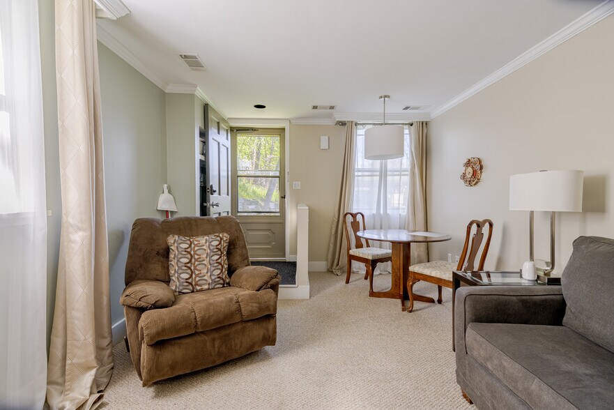 Building Photo - 2 Willets Pl