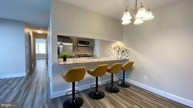 Building Photo - 403 Hickory Cir