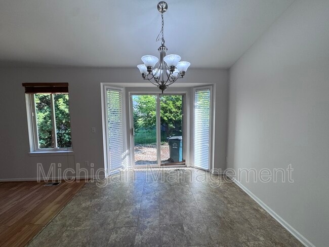 Building Photo - 173 Algansee Dr