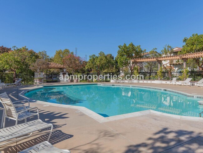 Building Photo - Upscale 3 Bedroom + Den, 4 bath, Detached Cottage, in Gale Ranch!