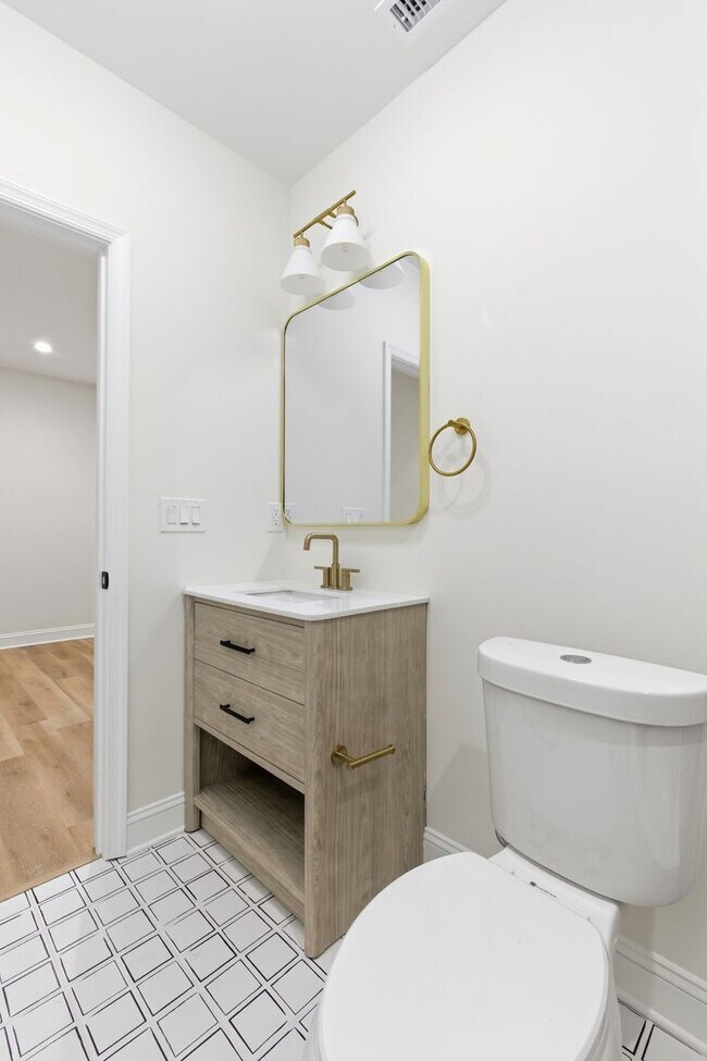 Building Photo - 2926 W Oxford St