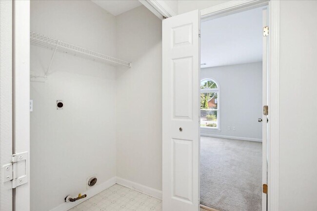Building Photo - 326 Saybrook Crossing