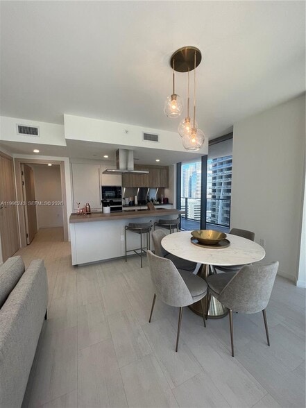 Building Photo - 1000 Brickell Plz