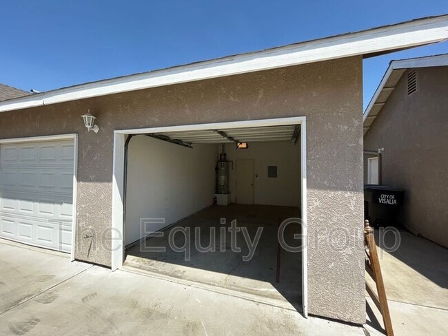 Building Photo - 2329 W Sunnyside Ave