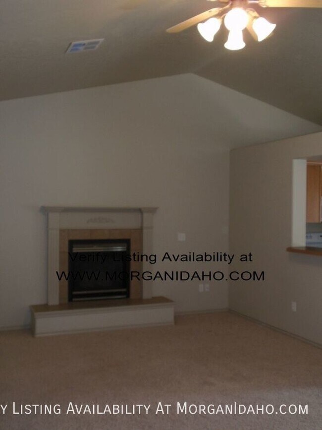 Building Photo - 1621 W Streamside Ave