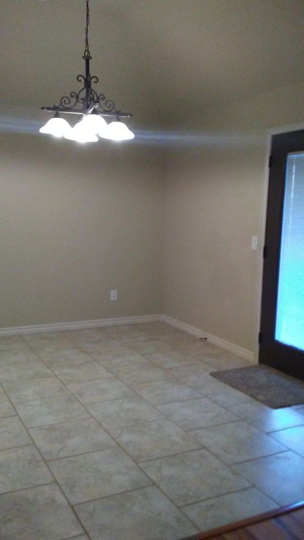 Building Photo - 3 bedroom home in Moore (OKC).