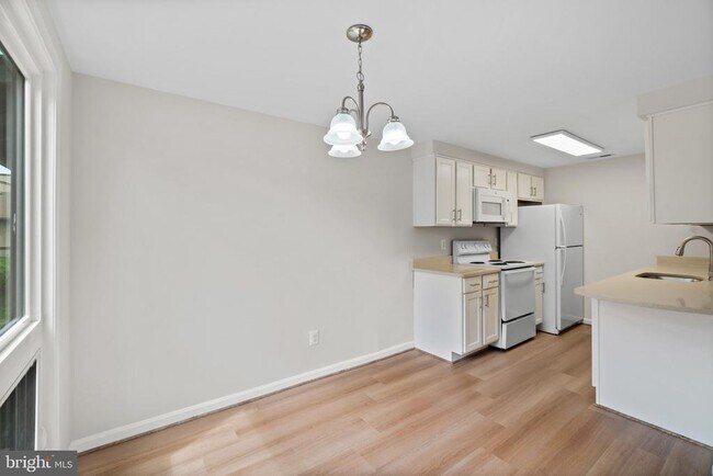 Building Photo - 544 Glen Ct