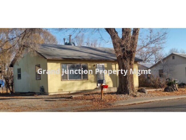 Building Photo - Cute two bedroom home in a quiet neighborhood