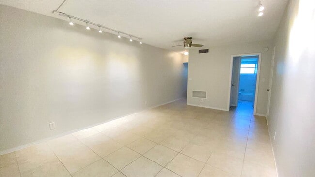 Building Photo - 660 Cypress Lake Blvd