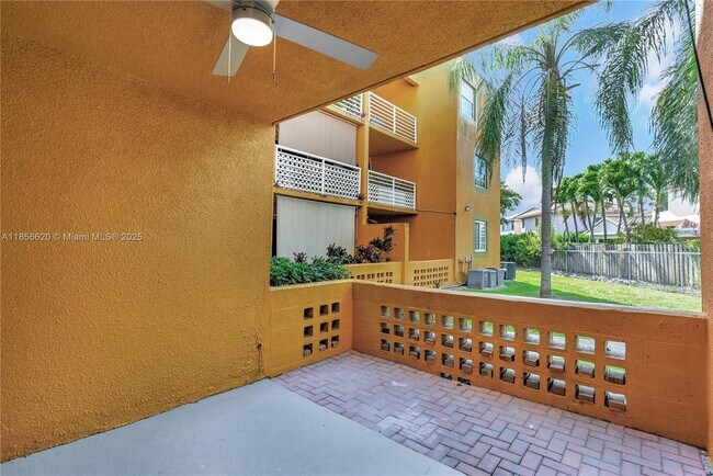 Building Photo - 9715 Fontainebleau Blvd