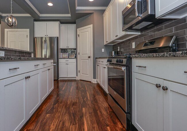 Building Photo - 4669 Sierra Creek Dr NE