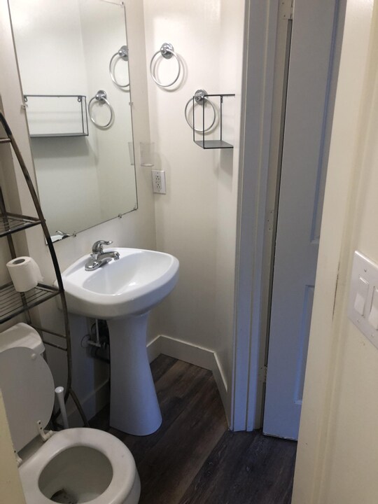 Bathroom - 1000 S Denver St