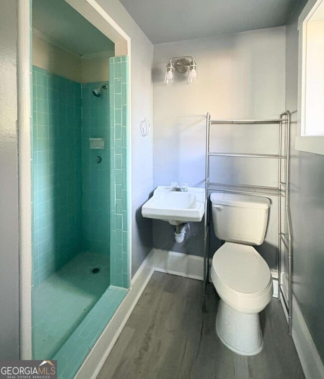 Building Photo - 505 Osborne St