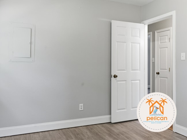 Building Photo - Spacious 4 Bedroom, 2 Bathroom Home
