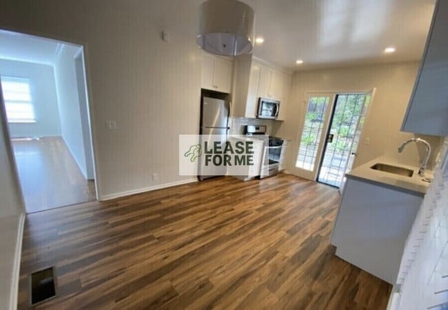 Building Photo - 1229 1/2 Smitwhood Dr-