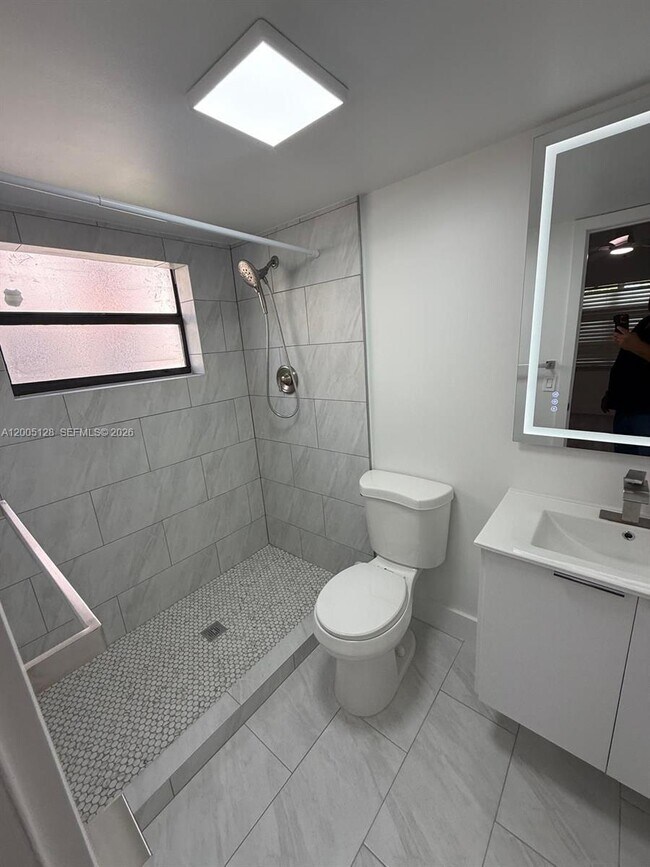 Building Photo - 9926 Nob Hill Ct