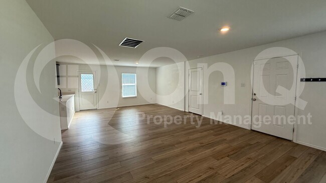 Building Photo - 614 Cochran Dr