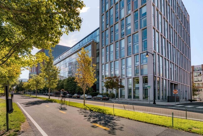 Building Photo - 2 Earhart St