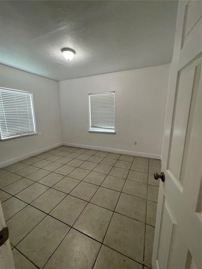 Building Photo - 5921 SW 62nd St