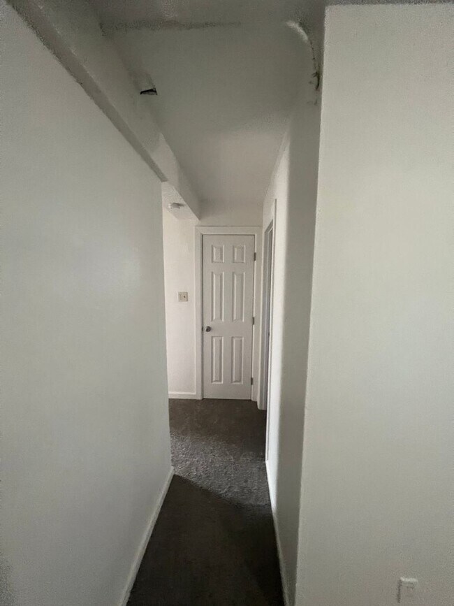 Building Photo - 4064-4466 S Broadway