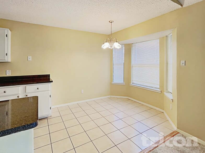 Building Photo - 6321 Macarthur Dr
