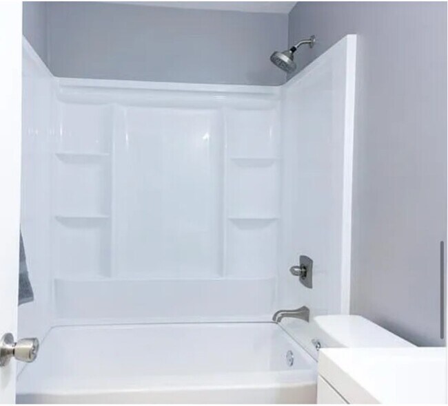 Building Photo - 356 Kingview Dr