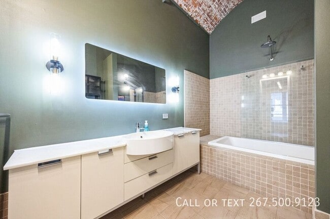 Building Photo - 105 S 12th St