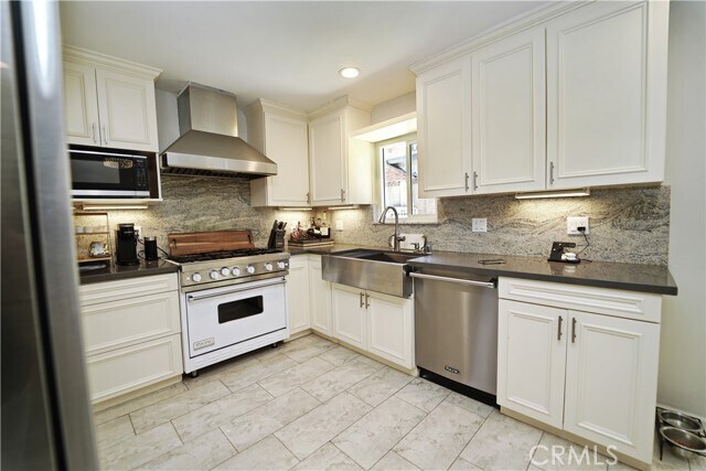 Building Photo - 4700 Topanga Canyon Blvd