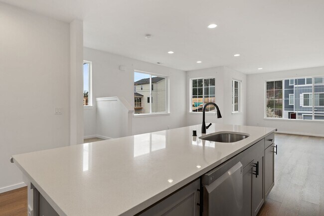 Building Photo - 10002 Kings Landing Ave NW
