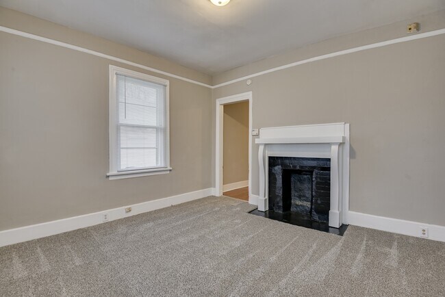 Building Photo - 104 Ellis St