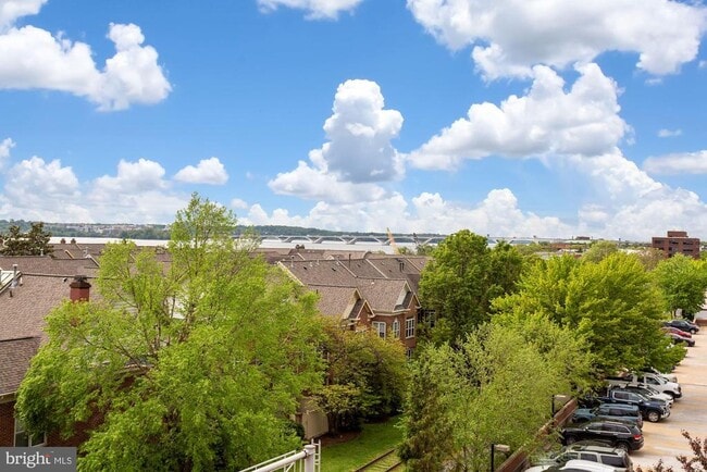 Building Photo - 203 Montgomery St